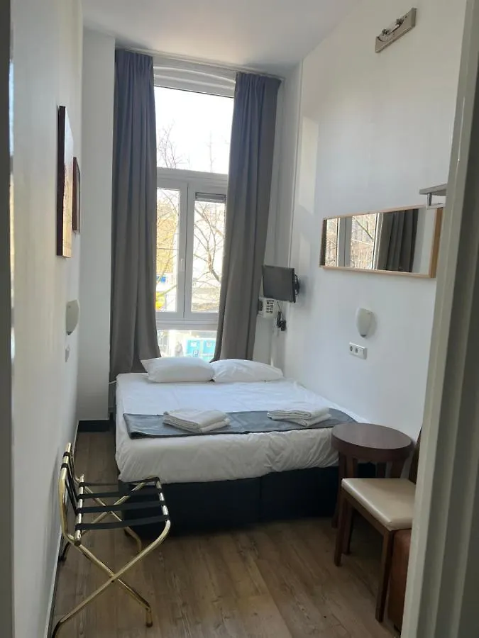 Max Hotel Amsterdam 2*,